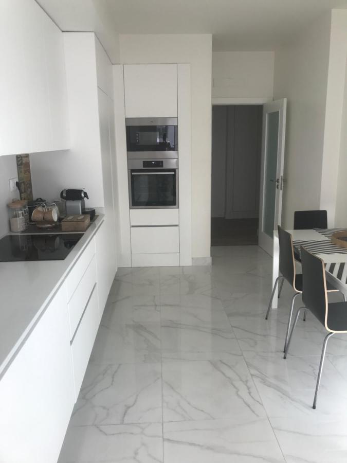 מונטיז'ו Modern Double Room With Private Balcony מראה חיצוני תמונה