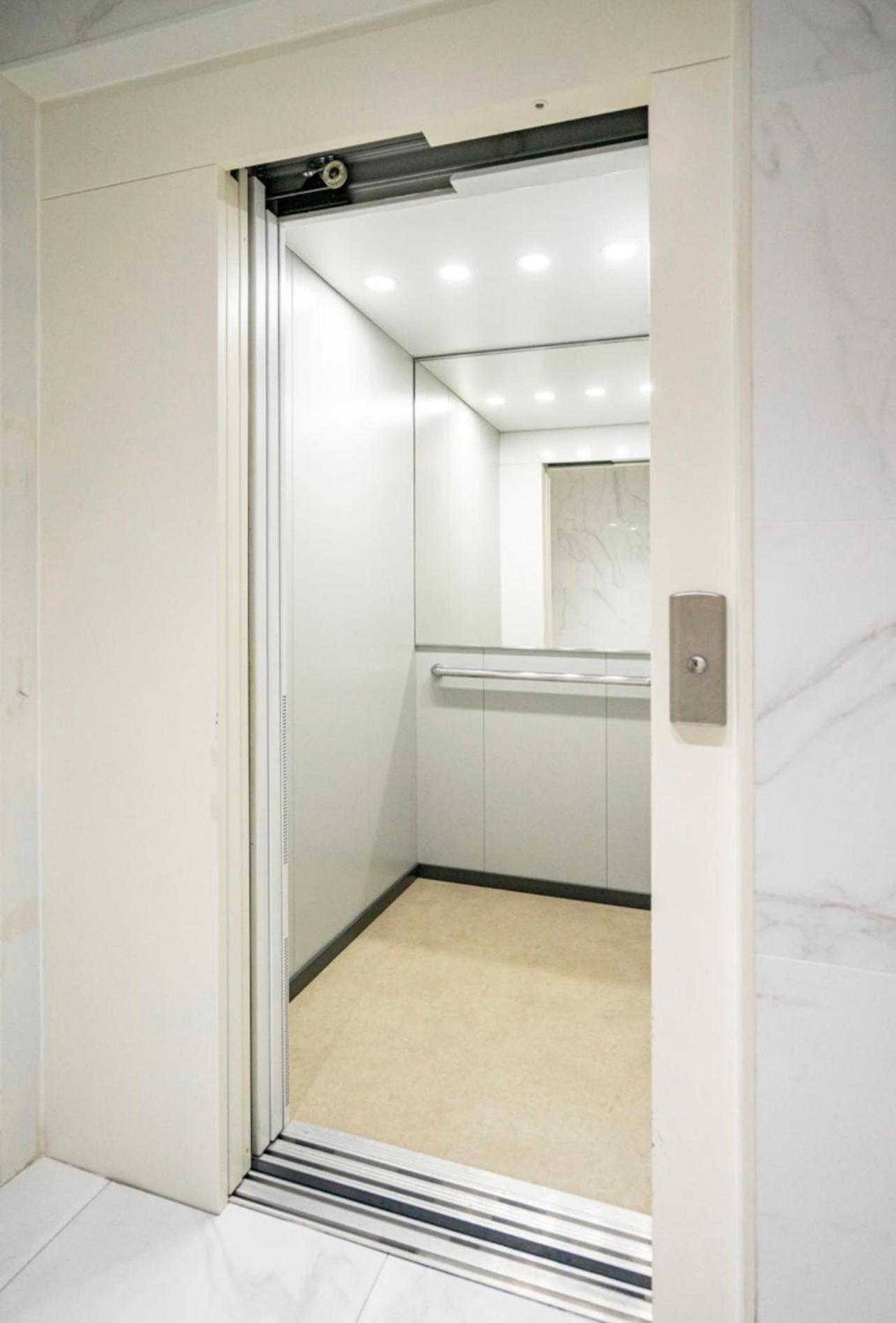 מונטיז'ו Modern Double Room With Private Balcony מראה חיצוני תמונה